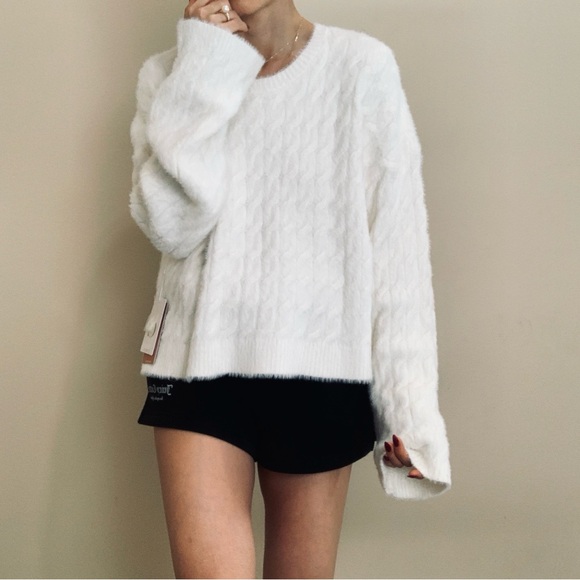 Brand New oversized sweater cyrus size XL - Picture 3 of 14